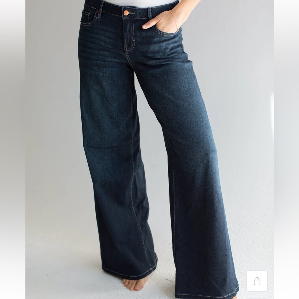 Carly Jean Los Angeles Chelsea Super Wide Jean